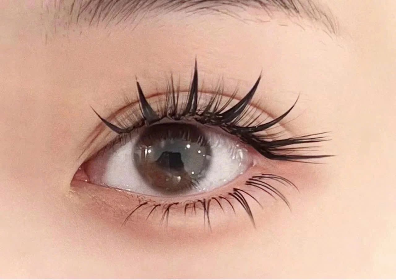 1. Whispy Natural Look